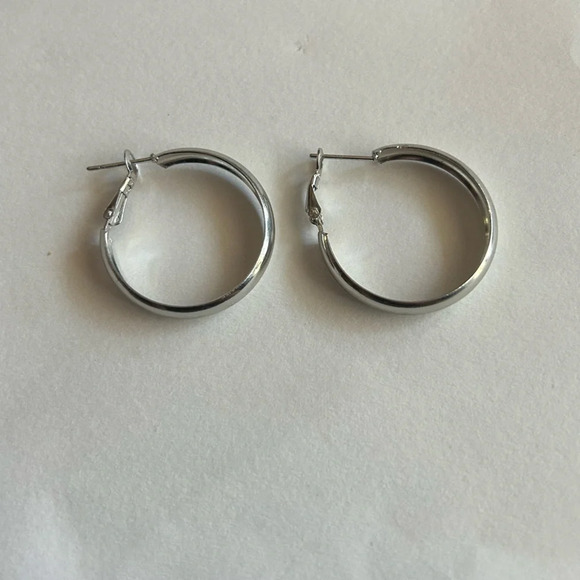 3/$20 Silver Tone Solid Smooth Circular Hoop Clip Stud Earrings 1” Pierced - Picture 1 of 4